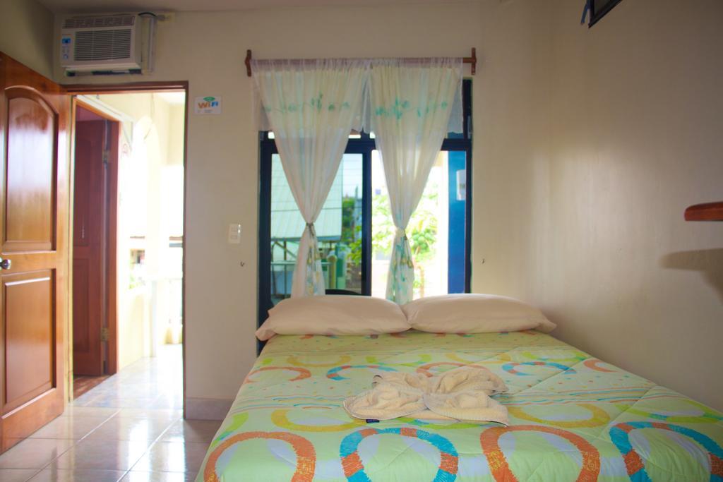Hostal Nathaly Puerto Baquerizo Moreno Quarto foto